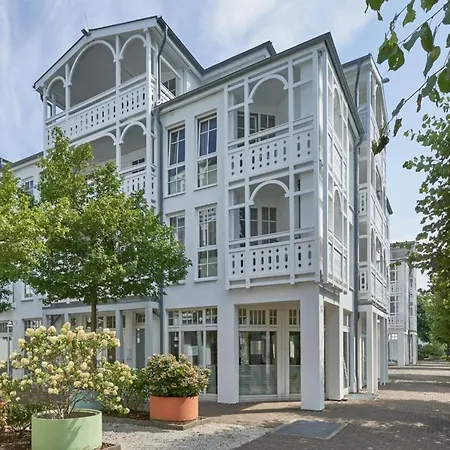 Nahe Und Seebruecke In Sellin (Rugen)